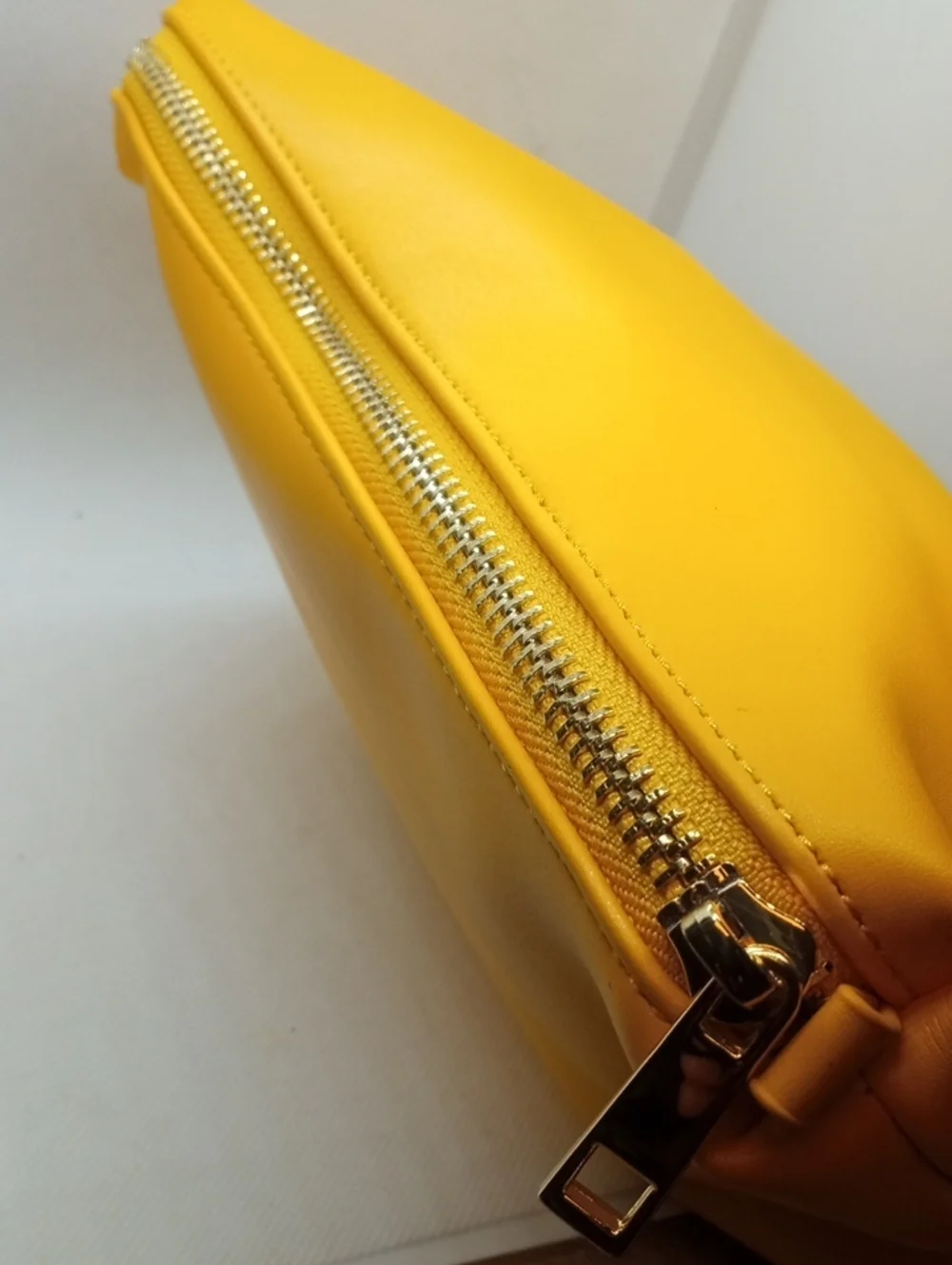 FOREVER 21 MAKE UP BAG